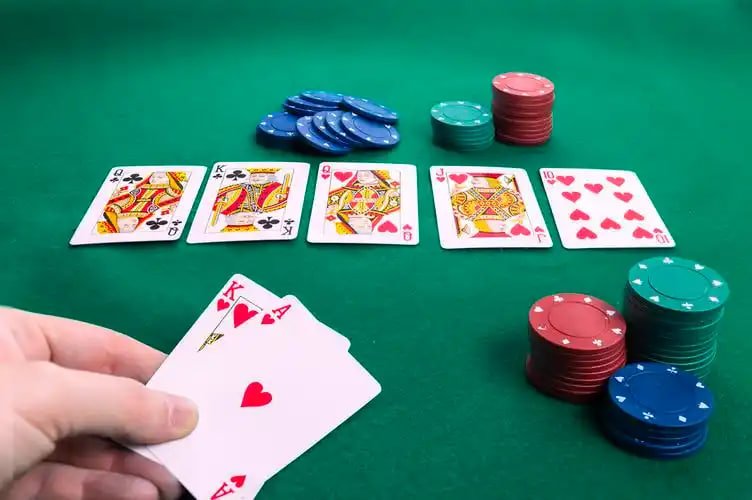 Filipino player joining a bingo room on mobile phone in the Philippines